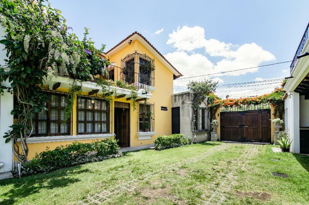 Villas Santa Ana-Ricardo Antigua Exterior photo