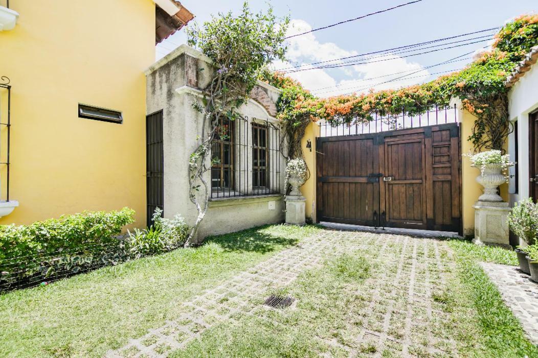 Villas Santa Ana-Ricardo Antigua Exterior photo